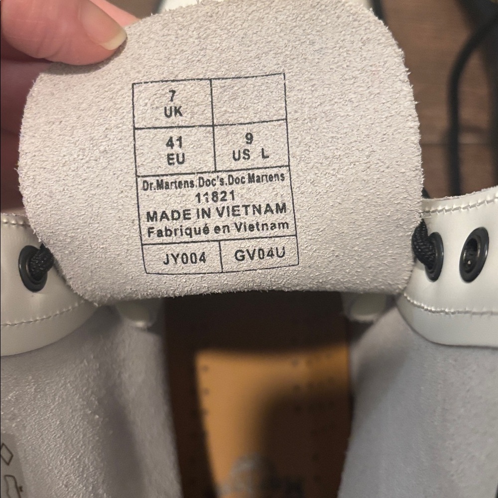 NIB DR MARTENS SMOOTH WHITE SIZE 9 - Picture 5 of 8